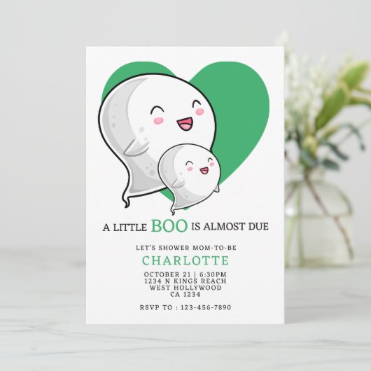 Ein kleiner Boo ist fast gerade wegen Halloween-Ki Einladung (Stehend Vorderseite)