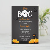 Ein kleiner Boo ist fast gerade wegen Halloween-Ki Einladung (Stehend Vorderseite)
