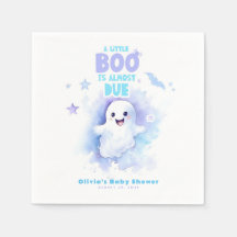 Ein kleiner Boo ist fast gerade wegen Halloween-Ki