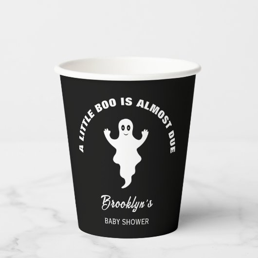 Ein kleiner Boo ist fast passend Babydusche Schwar Pappbecher (Vorderseite)