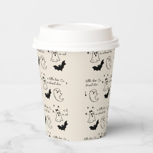 Ein kleiner Boo ist fast passend für eine Babydusc Pappbecher (Links)