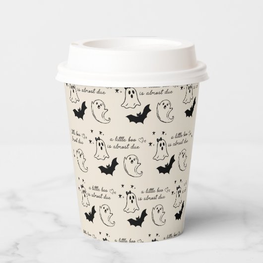 Ein kleiner Boo ist fast passend für eine Babydusc Pappbecher (Rückseite)