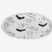 Ein kleiner Boo ist fast passend für eine Babydusc Pappteller (Schrägansicht)