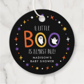 Ein kleiner Boo ist fast wegen Babydusche Geschenkanhänger (Vorderseite)