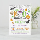 Ein kleiner Boo ist fast wegen der Einladung - wei (Stehend Vorderseite)