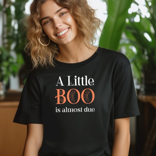 Ein kleiner Boo ist fast wegen Halloween T-Shirt