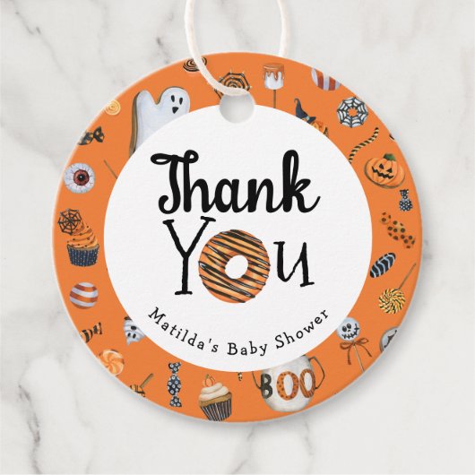 Ein kleiner Boo ist fast zu Halloween-Kinderdusche Geschenkanhänger (Vorderseite)