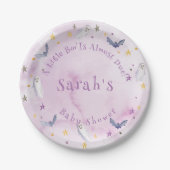 Ein kleiner Boo ist fast zu Halloween-Kinderdusche Pappteller (Vorderseite)