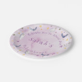 Ein kleiner Boo ist fast zu Halloween-Kinderdusche Pappteller (Schrägansicht)