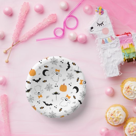 Ein kleiner Boo ist fast zu Halloween-Kinderdusche Pappteller (Party)