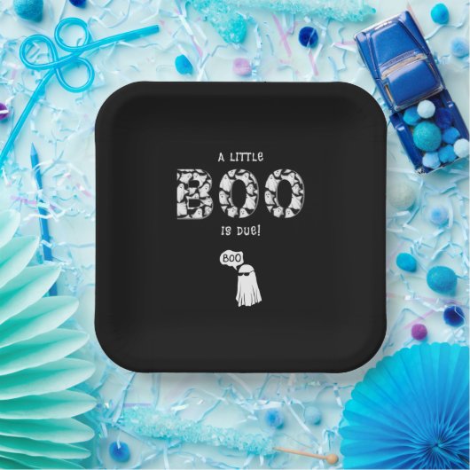 Ein kleiner Boo ist wegen der spukhaften Kinderdus Pappteller (Party)