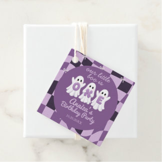 Ein kleiner Boo wird ein lila karierter 1. Geburts Geschenkanhänger