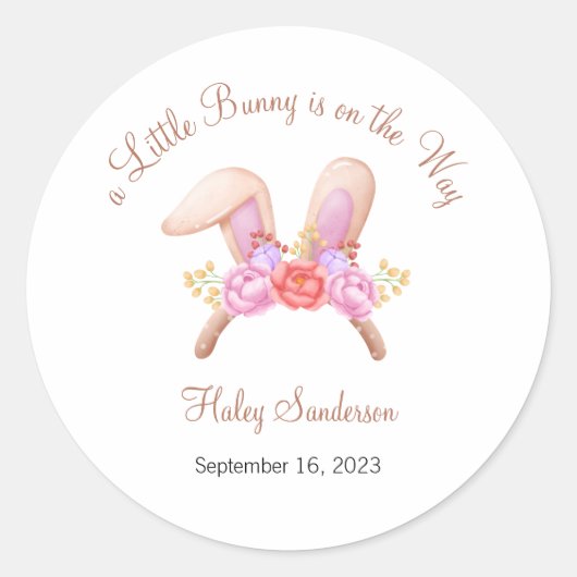 Ein kleiner Bunny ist auf dem Weg Label, Baby Runder Aufkleber (Vorderseite)