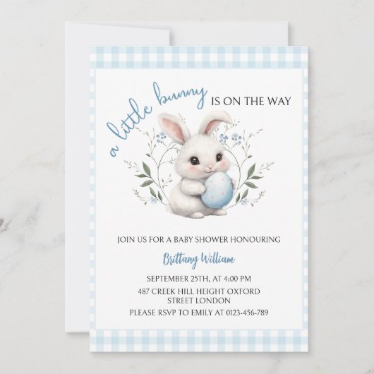 Ein kleiner Bunny ist auf der Way Blue Boy Baby Du Einladung (Vorderseite)