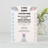 Ein kleiner Bunny ist unterwegs Einladung (Stehend Vorderseite)