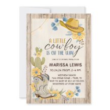 Ein kleiner Cowboy ist auf dem Weg Bleu gelben Wes