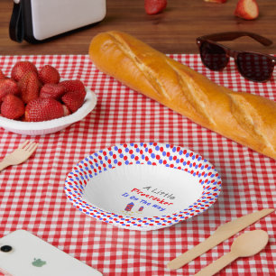 Ein kleiner Firecracker ist unterwegs Pappteller