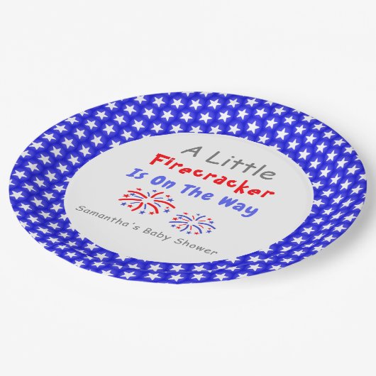 Ein kleiner Firecracker ist unterwegs Pappteller (Schrägansicht)