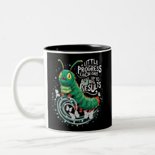 Ein kleiner Fortschritt jeden Tag Hungriger Caterp Zweifarbige Tasse