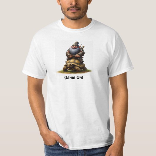 Ein kleiner Gnome-Krieger mit seiner Tortoise T-Shirt (Vorderseite)