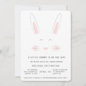 Ein kleiner Hase ist auf dem Weg, Babydusche einla Einladung (Vorderseite)