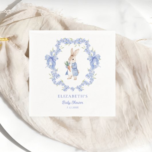 Ein kleiner Hase ist auf dem Weg zur Babydusche Serviette