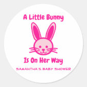 Ein kleiner Hase ist unterwegs Runder Aufkleber (Vorderseite)