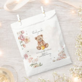 Ein kleiner Honig ist auf dem Weg zu den Gefälligk Geschenktütchen (Ausgeschnitten)