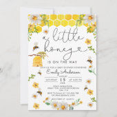 Ein kleiner Honig ist auf dem Weg zur Bee Baby Dus Einladung (Vorderseite)