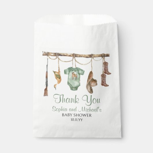 Ein kleiner Jäger ist unterwegs mit einer Babydusc Geschenktütchen (Vorderseite)