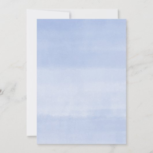 Ein kleiner Junge blüht unter der blauen Babydusch Einladung (Rückseite)