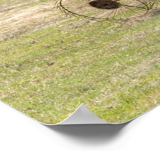 Ein kleiner Junge, der einen Traktor fährt und ern Poster (Ecke)