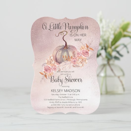 Ein kleiner Kürbis blüht die rosa Babydusche Einladung (Stehend Vorderseite)