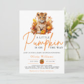 Ein kleiner Kürbis Herbst LION CUB Kinderdusche Einladung (Stehend Vorderseite)