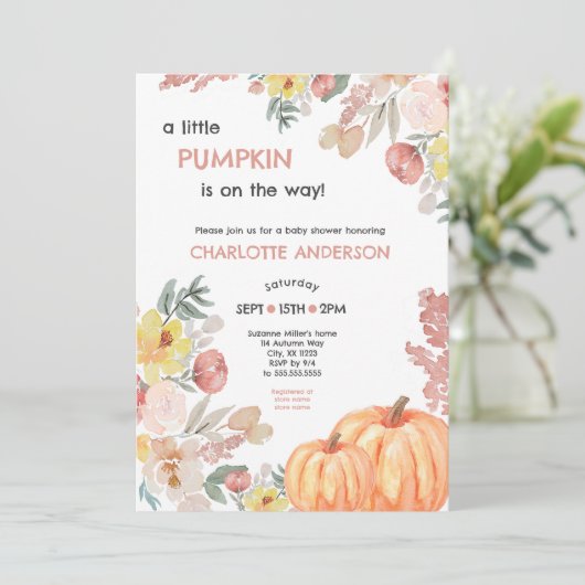 Ein kleiner Kürbis ist auf dem Weg, auf dem Mädche Einladung (Stehend Vorderseite)