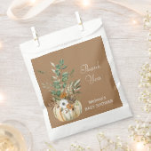 Ein kleiner Kürbis ist auf dem Weg rustikalen brau Geschenktütchen (Ausgeschnitten)