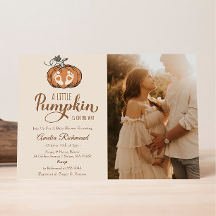 Ein kleiner Kürbis ist auf dem Weg zum Baby Duschb Einladung