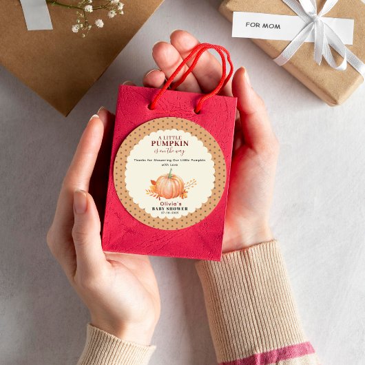 ein kleiner Kürbis ist auf dem Weg zum Herbst Baby Runder Aufkleber