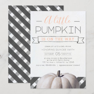 Ein kleiner Kürbis ist auf dem Weg zum Karierten F Einladung