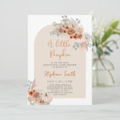 Ein kleiner Kürbis ist auf dem Weg zur Babydusche Einladung (Stehend Vorderseite)