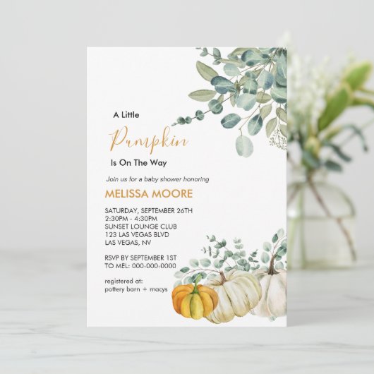 Ein kleiner Kürbis ist auf dem Weg zur Babydusche Einladung (Stehend Vorderseite)