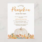 Ein kleiner Kürbis ist auf dem Weg zur Babydusche Einladungspostkarte (Vorderseite)