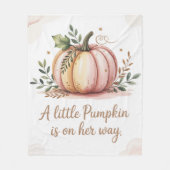 Ein kleiner Kürbis ist auf dem Weg zur Babydusche Fleecedecke (Vorderseite)