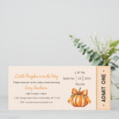 Ein kleiner Kürbis ist auf dem Weg zur Einladung (Stehend Vorderseite)