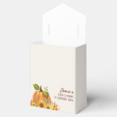 Ein kleiner Kürbis ist auf dem Weg zur Herbstdusch Geschenkschachtel (Geöffnet)