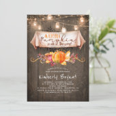 Ein kleiner Kürbis ist auf dem Weg zur rustikalen Einladung (Stehend Vorderseite)