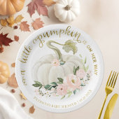 Ein kleiner Kürbis ist auf ihrem Baby-Duschkopf Pappteller