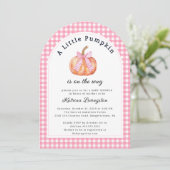 Ein kleiner Kürbis ist fast hier Babydusche Einladung (Stehend Vorderseite)