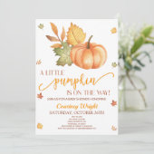 Ein kleiner Kürbis ist unterwegs! Baby Shower Invi Einladung (Stehend Vorderseite)