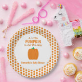 Ein kleiner Kürbis ist unterwegs Pappteller (Party)